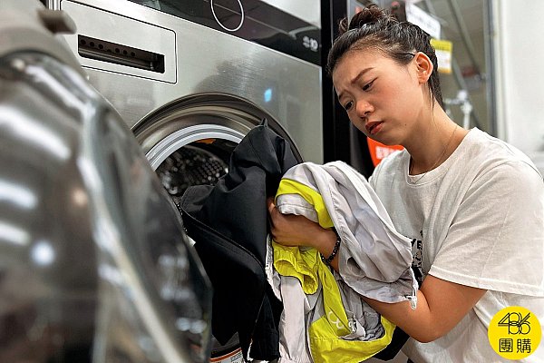 換季洗衣不當恐毀衣服!專家提醒「這材質」千萬別丟洗衣機