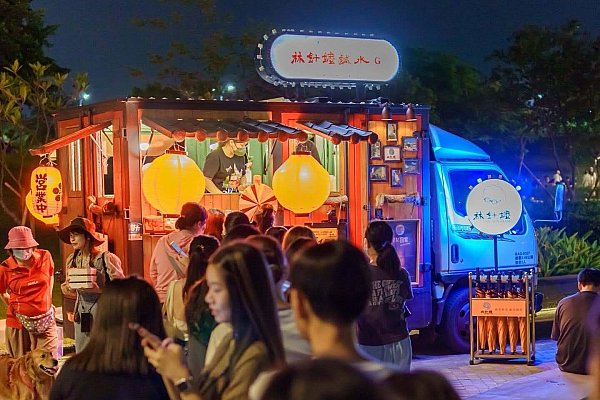 比寶可夢還難抓!神出鬼沒的「林針嬤鹹水G」紅色餐車,想吃只能先跪求FB大神!