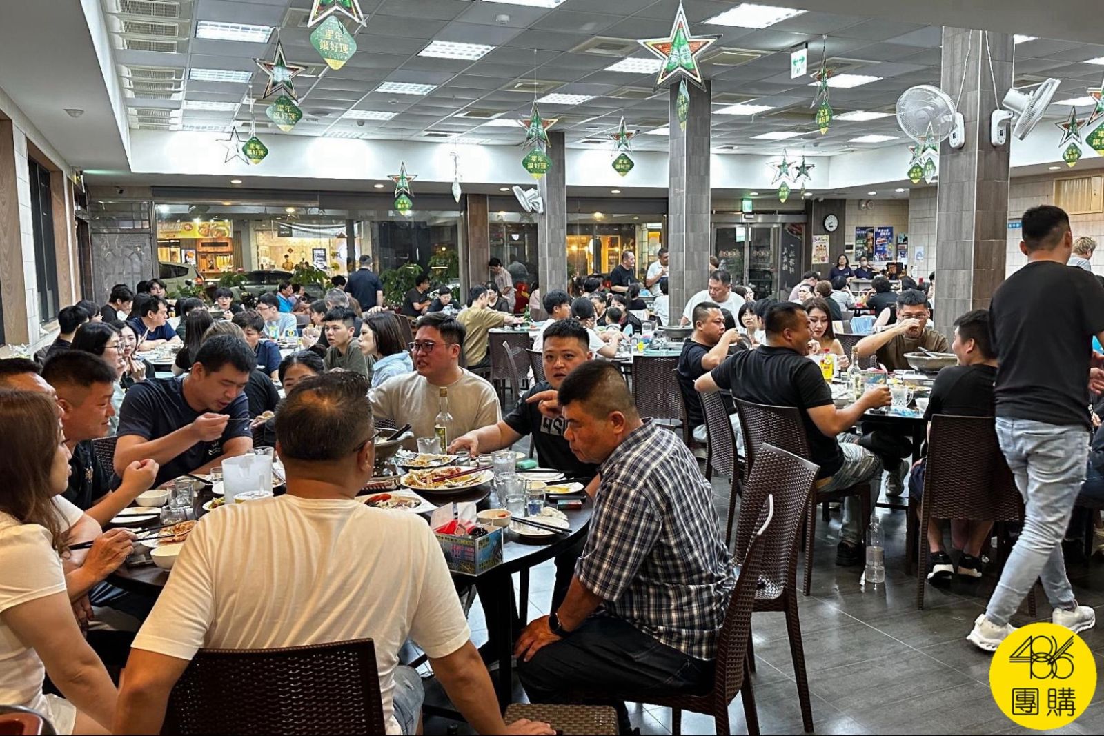 台中西屯熱炒天花板！實訪一流海鮮美食館大鵬店，生猛海鮮現點現撈、招牌芋頭米粉與爆漿麻油雞佛，8菜1湯澎湃下酒菜與完整菜單價格公開。