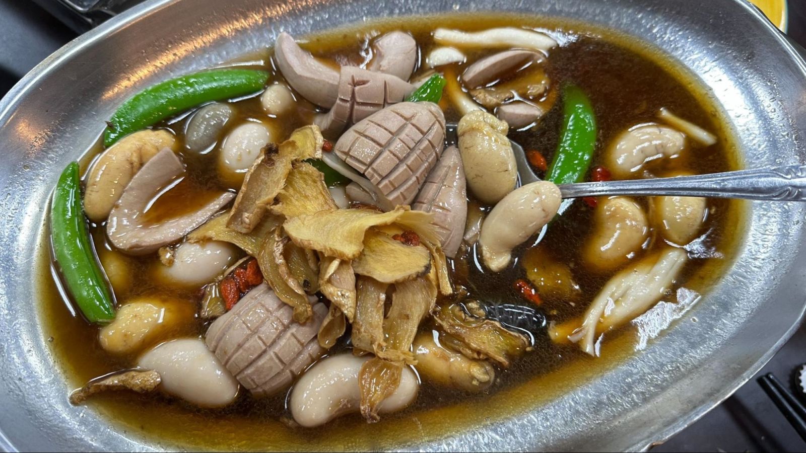 麻油腰仔雞佛：脆口不臭臊、入口直接爆漿