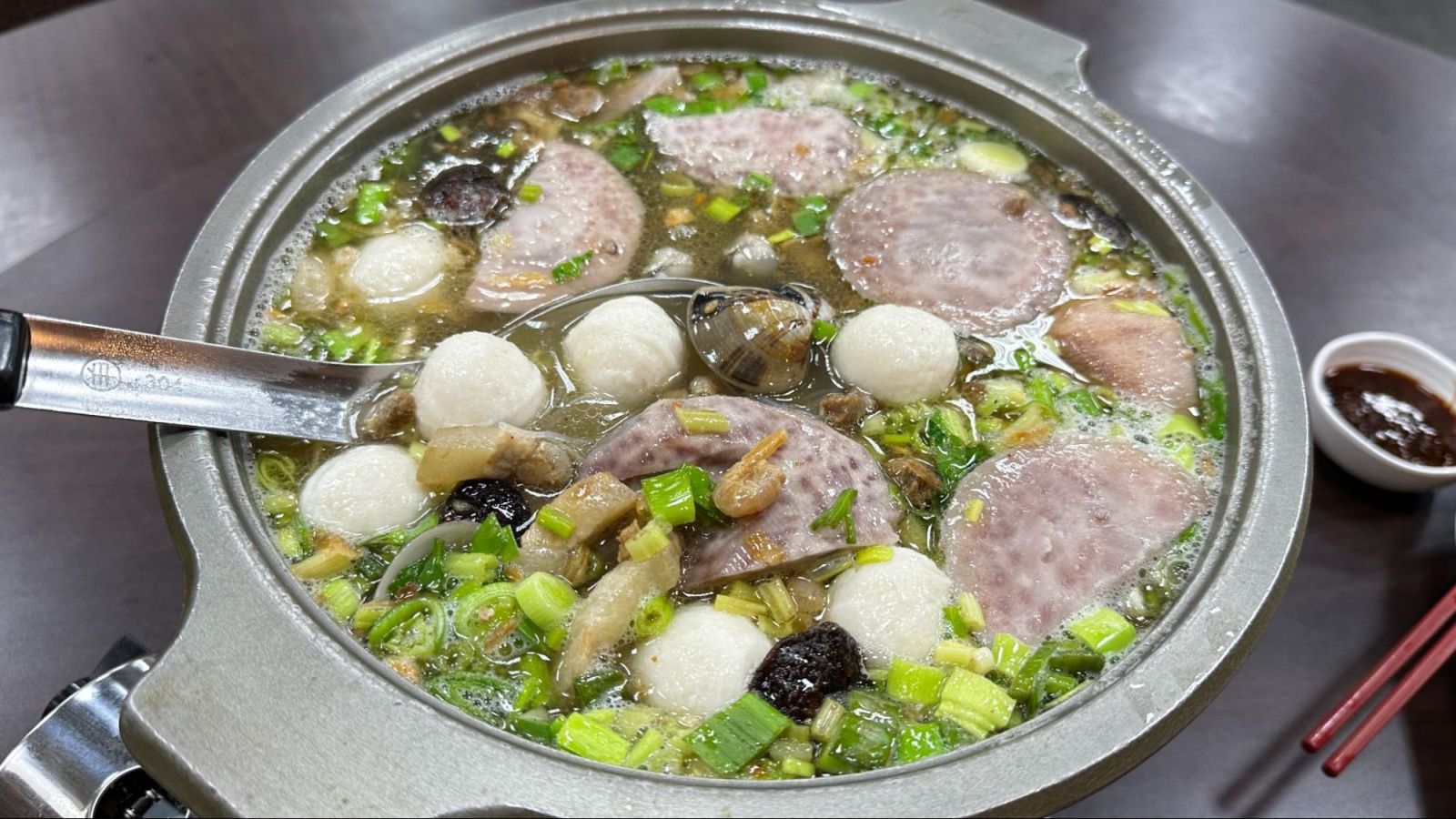 芋頭米粉（中）：大甲芋頭料超滿、入口即化