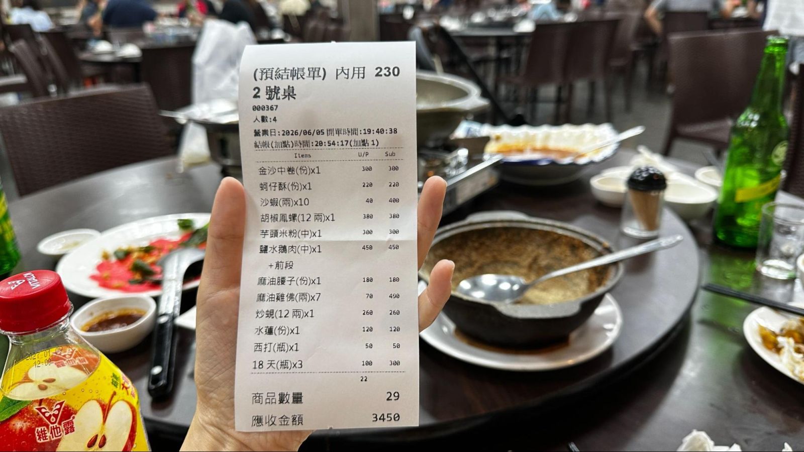 台中西屯熱炒天花板！實訪一流海鮮美食館大鵬店，生猛海鮮現點現撈、招牌芋頭米粉與爆漿麻油雞佛，8菜1湯澎湃下酒菜與完整菜單價格公開。