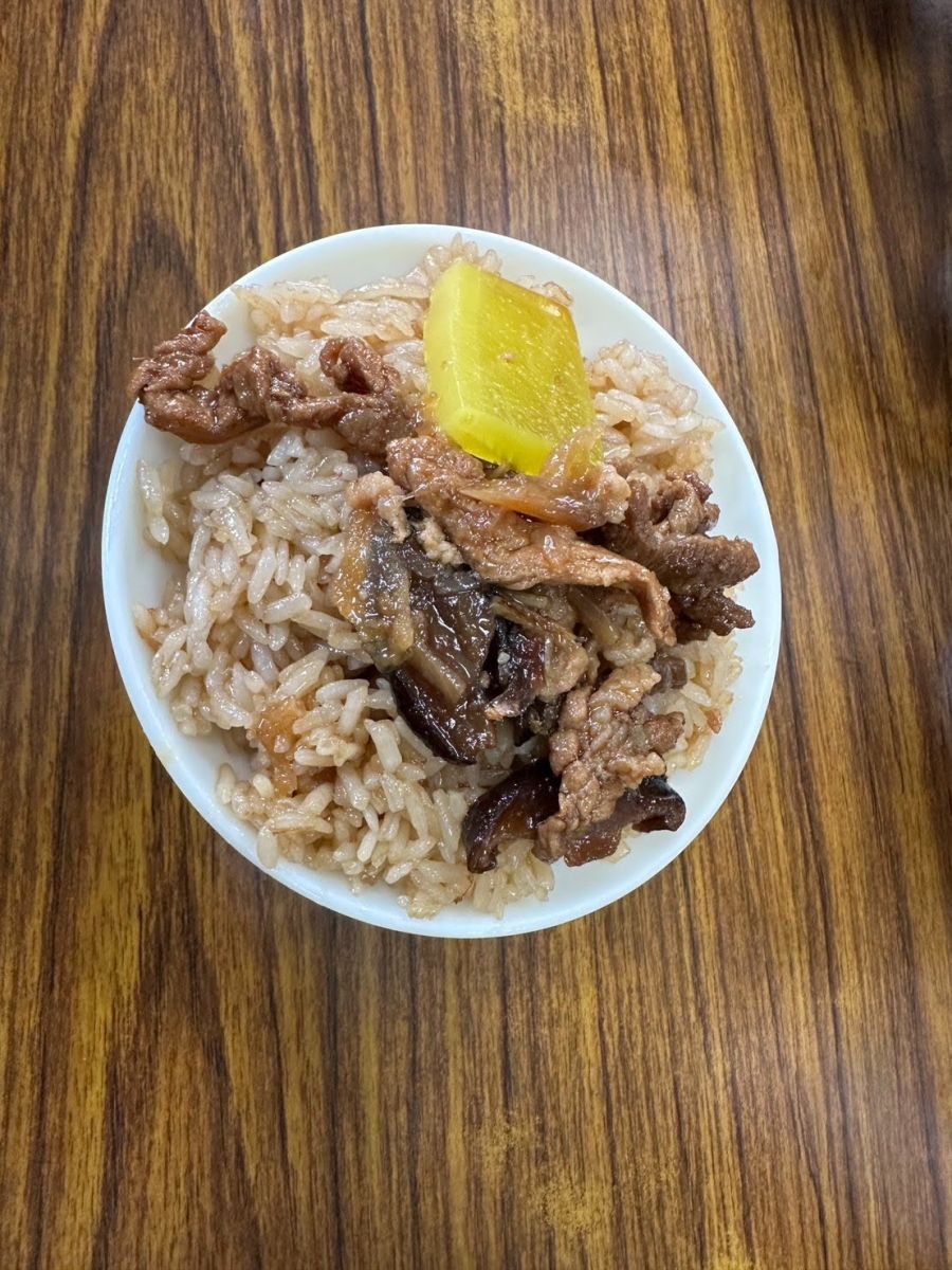 老桃園人的古早味！台式早餐「良泉小吃」，必點綜合炒麵米粉+經典魷魚羹