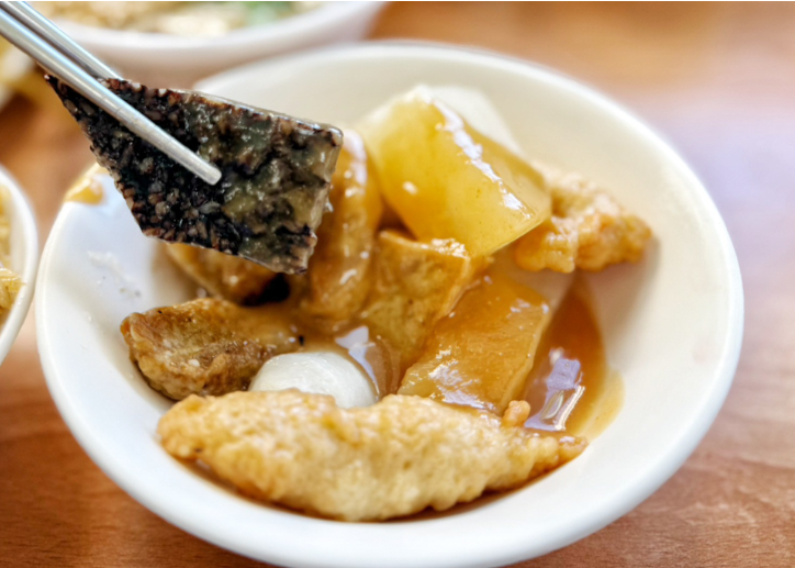 老桃園人的古早味！台式早餐「良泉小吃」，必點綜合炒麵米粉+經典魷魚羹