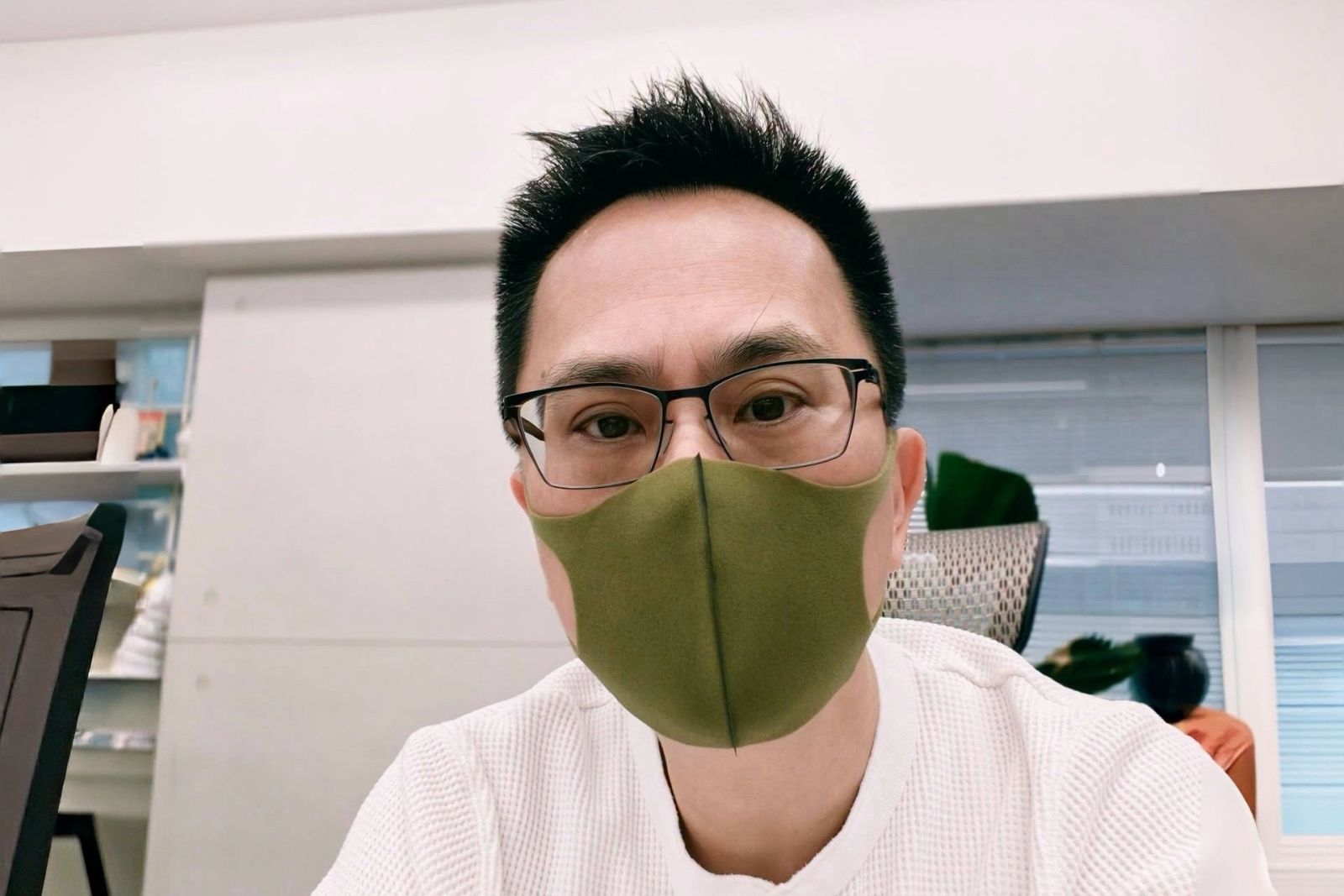 一個裝著大富翁假錢的紅包..感謝同學爸爸當年的解圍,保住了貧困少年一輩子的自尊