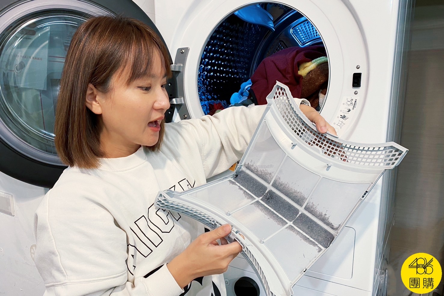【業界首創】LG 20公斤乾衣機開箱|搭載AI DD直驅變頻馬達,衣服不再臭、不再等,這點差異最大!486團購 LG AI Dry™ 免曬衣乾衣機|20公斤 (冰瓷白) WR-20DW486團購 LG 乾衣機濾網清潔示範,使用者展示雙層極密濾網實際清潔狀況 張田田