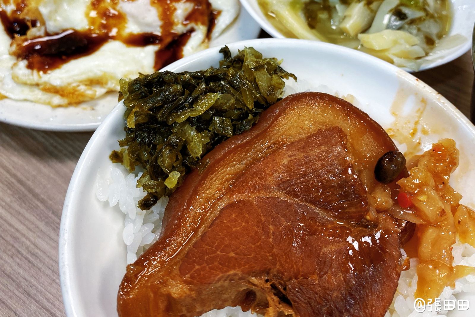 凌晨12點還爆滿!三連霸米其林必比登推薦「爌肉飯」,控肉+蛋黃膏根本邪教級好吃 夜間部爌肉飯