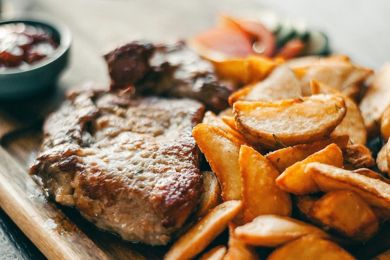 再也吃不到那客鵝肝醬牛排... 這家名店不是輸給金融海嘯,是輸給老闆自己的「慌張」