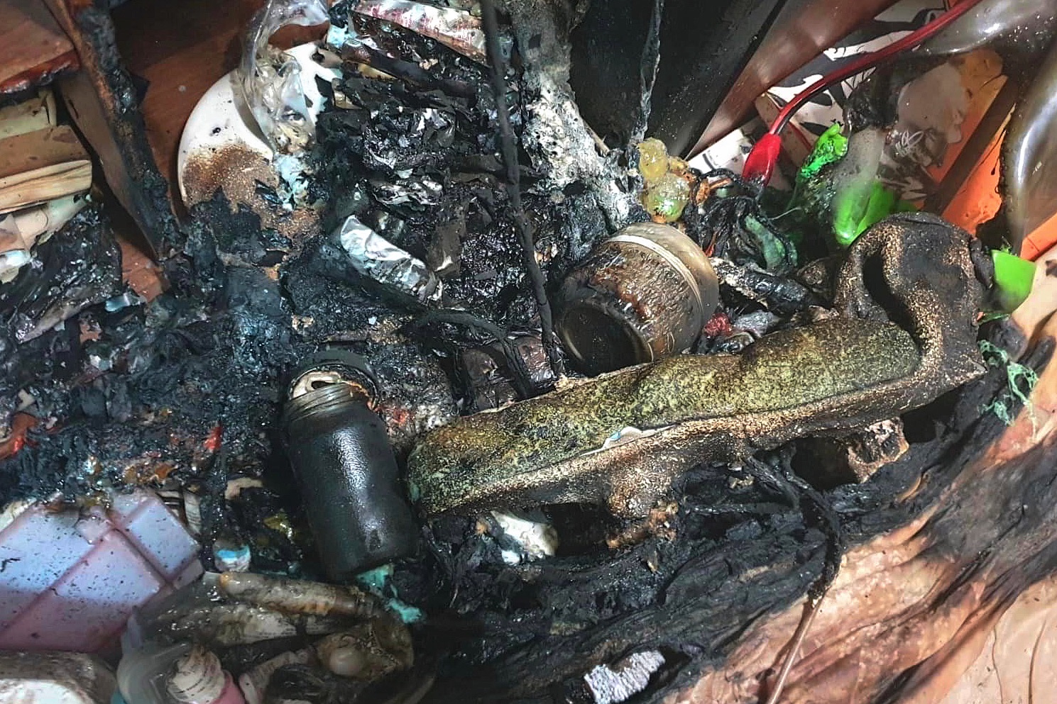 快去摸家裡延長線,「這觸感」是老天爺最後警告,再不換恐短路起火!