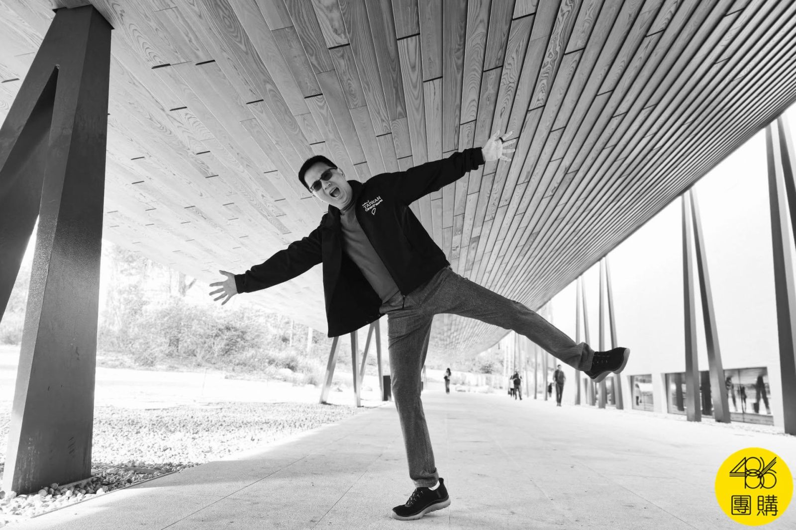 「別再怪網購太強!」同行倒店他卻連開旗艦店,486大哥:大腦偷懶的人注定在紅海拼價